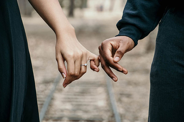 آیا عشق بیقیدوشرط باعث ایجاد روابط سالم میشود؟ آیا عشق بیقیدوشرط باعث ایجاد روابط سالم میشود؟